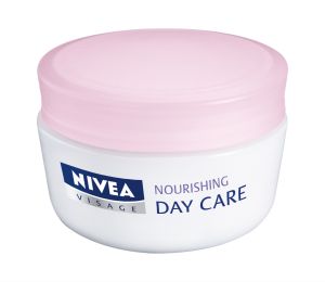 nivea-visage-essentials-crema-de-zi-ten-uscat-sensibil2.jpg