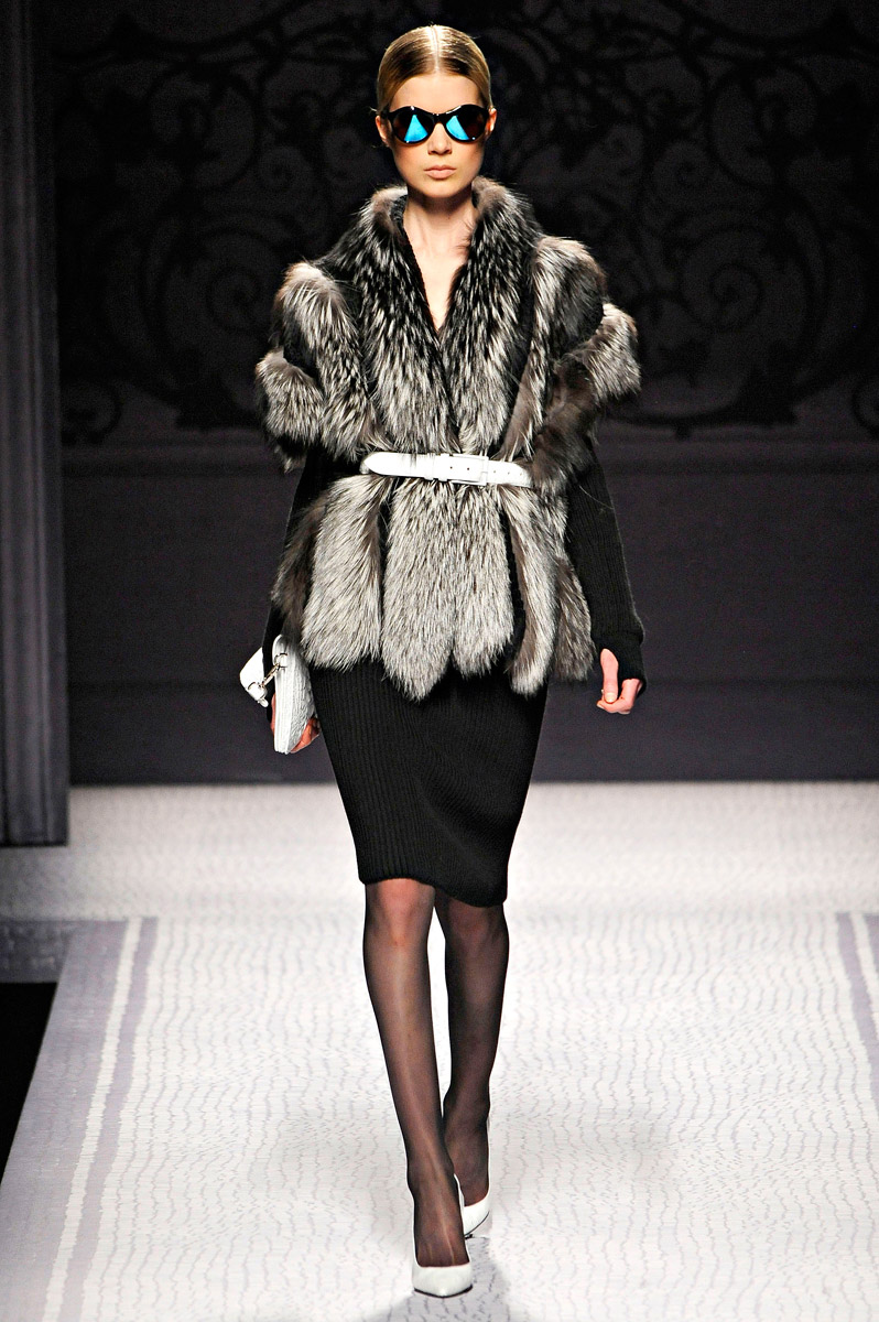 alberta-ferretti-rtw-fw2012-runway-07_150821753215.jpg
