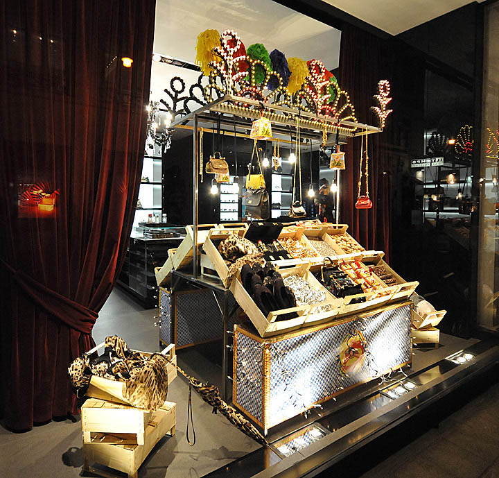 dolce-gabbana-christmas-windows-2012-vienna-02.jpg
