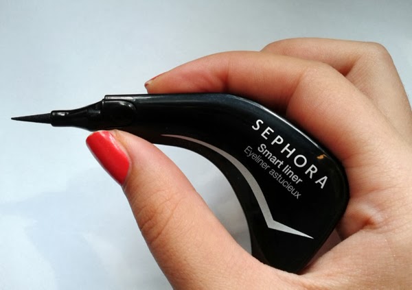 sephora-smart-liner-black-ergonomic-shape.jpg