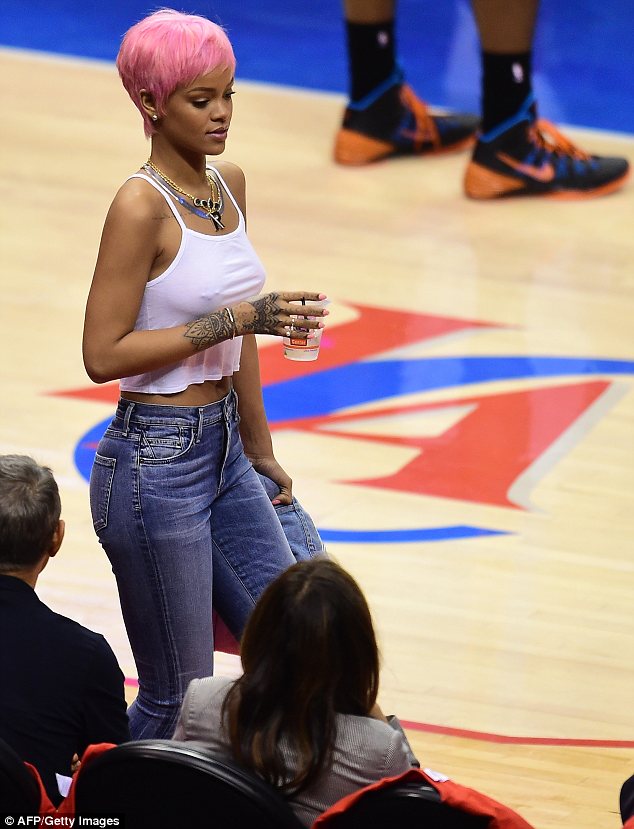rihanna-pink11.jpg