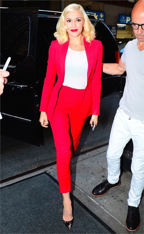 gwen-stefani-rosu.jpg